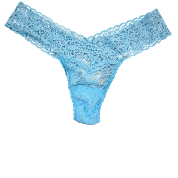 VICTORIA'S SECRET STRETCH LACE THONG - Picture 1 of 3